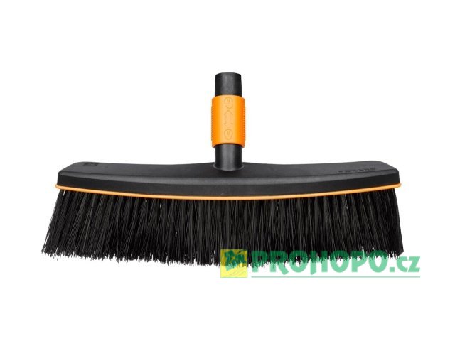 Koště Fiskars 135533 na terasy QuikFit™