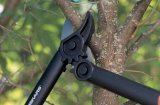 Nůžky Fiskars 112170 na silné větve PowerGear™ L31 převodové malé, jednočepelové